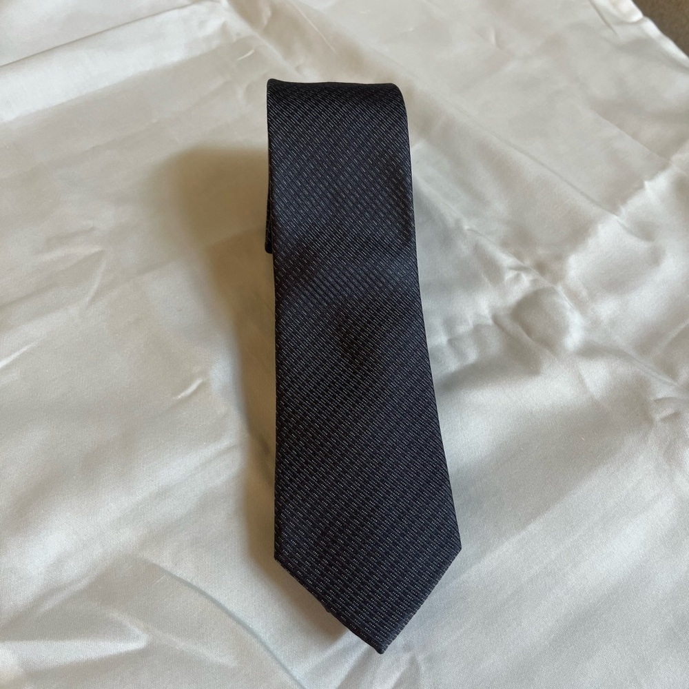 Marc Anthony 100%silk gray tie